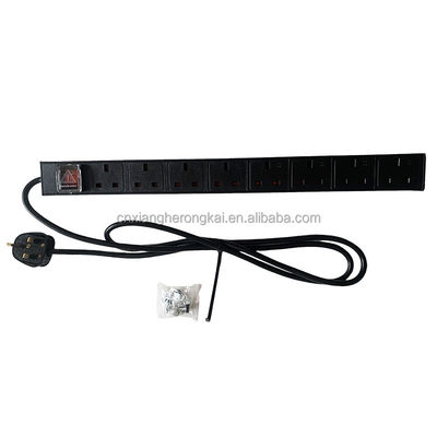 Outra unidade de tomada de tomada de distribuição de energia de PDU com tomadas de tomada de energia de 7 vias e carregamento USB