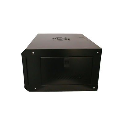 Servidor 4U de estoque dentro de um rack de gabinete de rede de 19 polegadas de design profissional.