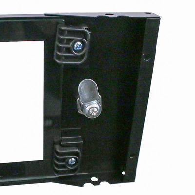 Servidor 4U de estoque dentro de um rack de gabinete de rede de 19 polegadas de design profissional.